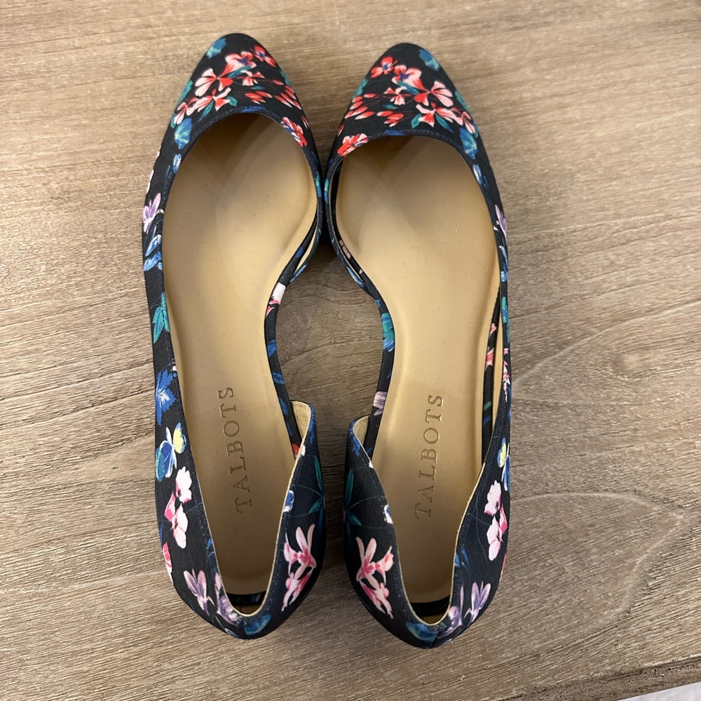Like new Talbots navy and floral flats.
